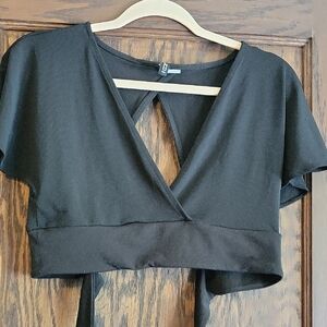 💰5 For $15 • Black Wrap Crop Top